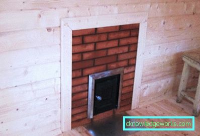 Опечна пећ за купање са ватрогасном комором из свлачионице Опека пећ за купање са ватрогасном комором из чекаонице