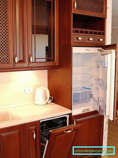 Мала кухиња површине 5 м2. м са фрижидером Мала кухиња површине 5 м2. м са фрижидером