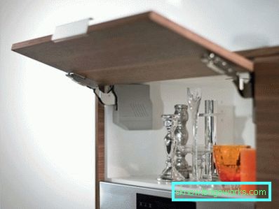 Пуњење кухињских ормарића Пуњење кухињских ормарића