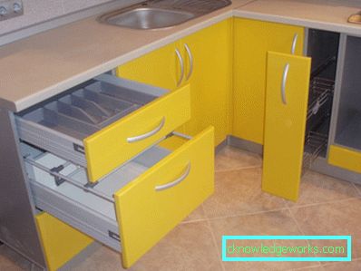 Пуњење кухињских ормарића Пуњење кухињских ормарића