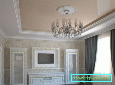74-Стретцх стропови у дневној соби - фотографија
