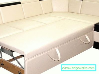 Склопиви кауч у кухињи са креветом Склопиви кауч у кухињи са креветом