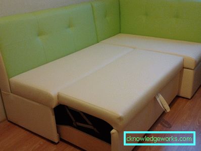 Склопиви кауч у кухињи са креветом Склопиви кауч у кухињи са креветом