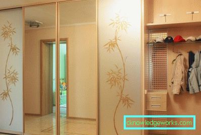 Клизни ормар за одјећу у ходнику Клизни ормар за одјећу у ходнику