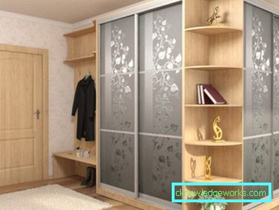 Клизни ормар за одјећу у ходнику Клизни ормар за одјећу у ходнику
