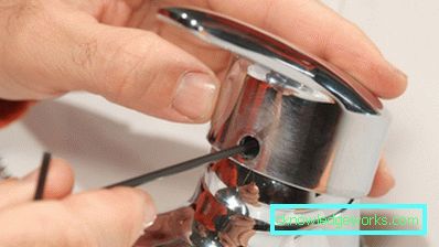 Детаљи процеса замене миксера Детаљи процеса замене миксера